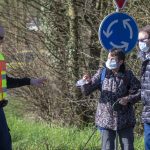 Im Saarland kontrolliert die Polizei aktuell vermehrt, ob die geltenden Kontaktbeschränkungen eingehalten werden. Mehr Corona-Nachrichten gibt es in unserer Übersicht. Symbolfoto: Christoph Reichwein/dpa