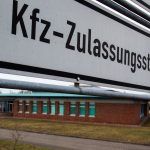 Die Auto-Verbände kritisieren derzeit die Öffnungszeiten der Zulassungsstellen. Symbolfoto: dpa-Bildfunk/Jens Büttner