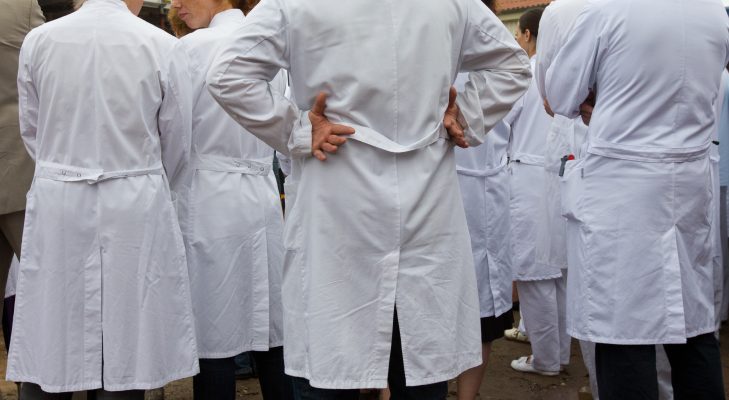 Im Saarland kommen rein rechnerisch auf einen Arzt etwa 193 potenzielle Patienten. Symbolfoto: Jens Wolf/dpa-Bildfunk