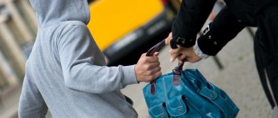 Den Tätern gelang es, in St. Wendel eine Geldbörse zu erbeuten. Symbolfoto: Arno Burgi/dpa-Bildfunk