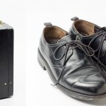 Den Aktenkoffer und die Schuhe von Oskar Lafontaine soll es im Historischen Museum Saar zu sehen geben. Fotos: André Mailänder/dpa-Bildfunk