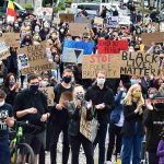 1.300 Menschen nahmen am Sonntag an der Kundgebung vor dem Saarbrücker Staatstheater teil. Foto: BeckerBredel