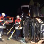 Das Fahrzeug überschlug sich und blieb auf der Seite liegen. Foto: BeckerBredel