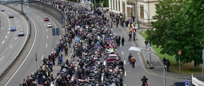 Die Biker demonstrierten auch vor dem Landtag in Saarbrücken. Foto: BeckerBredel