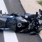 Der Mann stürzte mit seinem Motorrad und prallte gegen einen Blitzer. Symbolfoto: Schmelzer/vifogra/dpa-Bildfunk