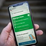 Die Corona-Warn-App in der Entwickler-Version. Die offizielle App steht nun zum Download bereit. Foto: Michael Kappeler/dpa