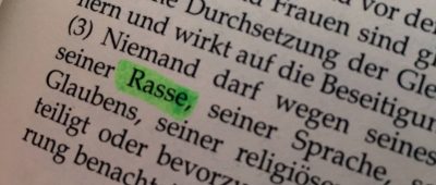 Über den Begriff "Rasse" im Grundgesetz wird zurzeit debattiert. Foto: SOL.DE