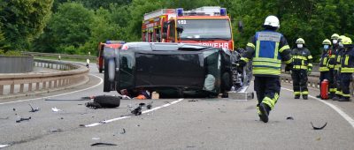 Der Wagen musste infolge der Kollision auf der L226 abgeschleppt werden. Foto: BeckerBredel