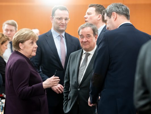 Bei der heutigen Ministerpräsidentenkonferenz sollen zusammen mit Kanzlerin Merkel einheitliche Corona-Regeln der Länder beschlossen werden. Archivfoto: Bernd von Jutrczenka/dpa-Bildfunk