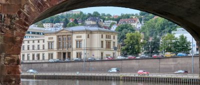 Die Landesregierung wird für den Betrieb des Ankerzentrums in Lebach kritisiert, die Stadt Saarbrücken für fehlende Klimaschutzmaßnahmen. Symbolfoto: Pixabay