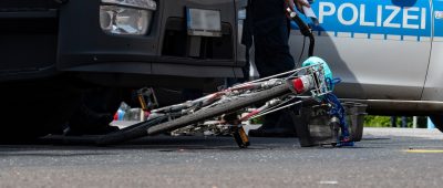 Bei dem Unfall erlitt der Fahrradfahrer Verletzungen. Symbolfoto: Paul Zinken/dpa-Bildfunk