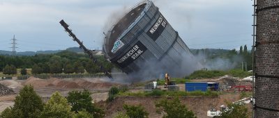 In Neunkirchen herrscht große Wehmut nach der Sprengung des Gasometers. Foto: BeckerBredel