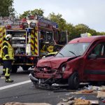 Der Renault krachte in die Leitplanke. Foto. BeckerBredel