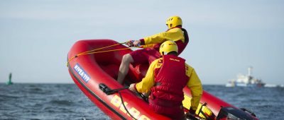 Wasserretter rückten zu einem Einsatz auf dem Losheimer Stausee aus. Symbolfoto: DLRG/dpa-Bildfunk