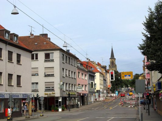 Hier zu sehen: die Burbacher Bergstraße. Foto: Wikimedia Commons/atreyu/CC3.0-Lizenz