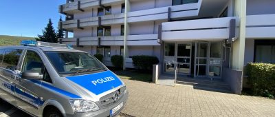 Der Mann wurde tot in einem mehrstöckigen Wohnhaus in Dudweiler gefunden. Foto: BeckerBredel