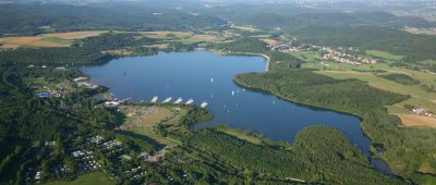 Hier zu sehen: der Bostalsee in Bosen. Foto: Wikimedia Commons/Tourist-Information Sankt Wendeler Land/CC3.0-Lizenz (Foto unbearbeitet)