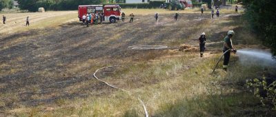 Zahlreiche Einsatzkräfte kümmerten sich um den Brand in Nonnweiler. Foto: Florian Blaes