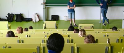 Unter anderem bewertet die Studie positiv, dass im Saarland der Zusammenhang zwischen Bildungserfolg und sozialer Herkunft weniger eng ist als in anderen Bundesländern. Symbolfoto: dpa-Bildfunk/Uwe Zucchi