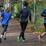 In der Corona-Zeit treiben mehr Saarländer Sport im Freien. Foto: Paul Zinken/dpa-Bildfunk