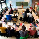 Die GEW Saarland fordert weitere Maßnahmen in Schulen, die das Infektionsrisiko für Lehrkräfte und Schüler/innen reduzieren. Symbolfoto: Julian Stratenschulte/dpa