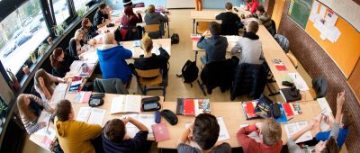 Die GEW Saarland fordert weitere Maßnahmen in Schulen, die das Infektionsrisiko für Lehrkräfte und Schüler/innen reduzieren. Symbolfoto: Julian Stratenschulte/dpa