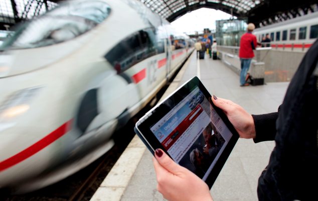 Nur 12 Prozent der Bahnhöfe in Deutschland sind mit kostenlosem WLAN ausgestattet. Im Saarland ist es nur einer. Symbolfoto: Oliver Berg/dpa-Bildfunk
