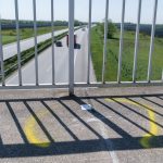 Auf der B41 wurden möglicherweise Steine auf Autos von einer Brücke aus geworfen. Symbolfoto: Benjamin Nolte/dpa