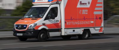 In Sulzbach-Hühnerfeld hat ein Autofahrer ein Kind angefahren und es anschließend beschimpft. Symbolfoto: Boris Roessler/dpa