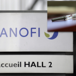 Den künftigen Corona-Impfstoff von "Sanofi" soll es für weniger als zehn Euro pro Dosis geben. Symbolfotos: (Hintergrund) dpa-Bildfunk/Yoan Valat | (Spritze) dpa-Bildfunk/Karl-Josef Hildenbrand