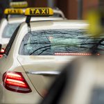 In Kaiserslautern wurde ein 65-jähriger Mann am Montag (07.09.2020) leblos in einem Taxi gefunden. Symbolfoto: Monika Skolimowska/zb/dpa