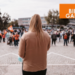 Über 300 Menschen hatten sich zu der Demo in Saarbrücken versammelt. Foto: Vivien Huss Fotografie/Vivien Huß