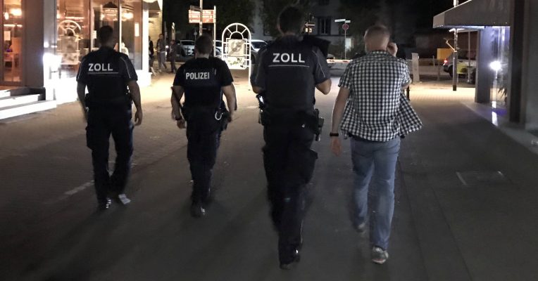 Beamte kontrollierten in Saarlouis Gaststätten. Foto: Polizei