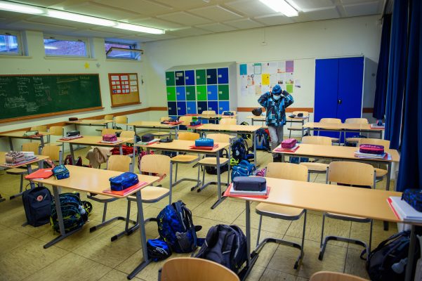 In mehreren Schulen sowie einer Kita in St. Wendel sind heute (28. Oktober 2020) neue Corona-Fälle bekannt geworden. Symbolfoto: Gregor Fischer/dpa