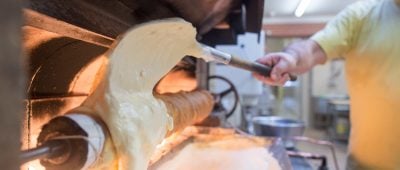 In der Salzwedeler Baumkuchenfabrik Hennig kam es zu Verunreinigungen der Produkte. Archivfoto: Klaus-Dietmar Gabber/dpa-Bildfunk