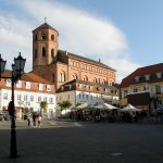 Hier zu sehen: der Homburger Marktplatz mit der Kirche St. Michael im Hintergrund. Foto: Wikimedia Commons/Franzfoto/GNU-Lizenz (Bild unbearbeitet)