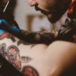 Mehrere Tattoo- und Piercingstudios im Saarland hatten gegen die Rechtsverordnung geklagt. Foto: Unsplash