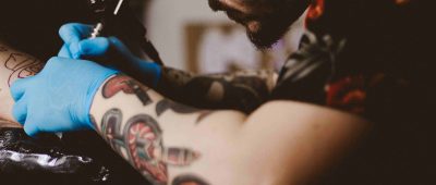 Mehrere Tattoo- und Piercingstudios im Saarland hatten gegen die Rechtsverordnung geklagt. Foto: Unsplash