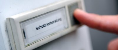 Laut "Schuldneratlas 2020" ist die Überschuldungsquote im Saarland leicht gestiegen. Foto: dpa-Bildfunk/Angelika Warmuth