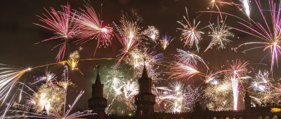 Die Mehrheit der Deutschen lehnt in diesem Jahr ein Silvester-Feuerwerk wegen der Corona-Krise ab. Symbolfoto: Paul Zinken/dpa