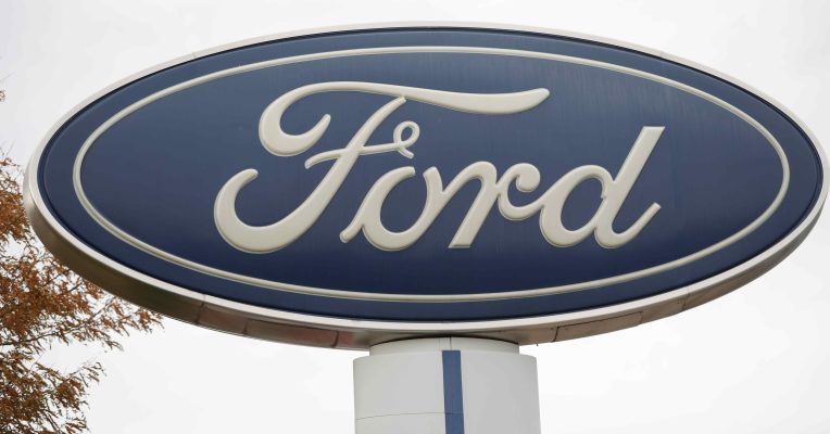 Ford in Saarlouis beschäftigt rund 5.000 Mitarbeiter:innen. Foto: David Zalubowski/dpa-Bildfunk