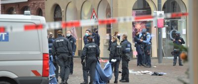 Am Dienstagmittag (01.12.2020) ist ein Mann mit einem Auto in die Fußgängerzone in Trier gerast und hat dabei mehrere Menschen verletzt, zwei davon tödlich. Foto: picture alliance/dpa | Harald Tittel