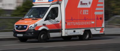 In Göttelborn wurde ein 90-jähriger Mann angefahren. Der Autofahrer flüchtete, statt sich um den Verletzten zu kümmern. Symbolfoto: picture alliance/dpa | Boris Roessler