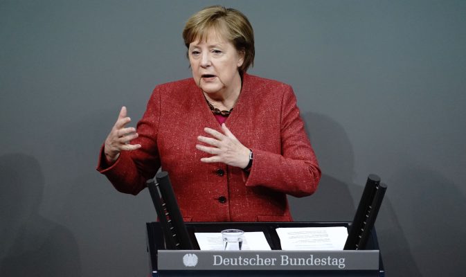 Merkel hat sich für weitere Corona-Maßnahmen noch vor Weihnachten ausgesprochen. Foto: dpa-Bildfunk/Kay Nietfeld