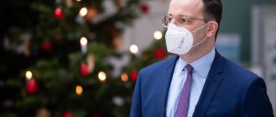 Die Verordnung des Gesundheitsministeriums unter Jens Spahn sieht FFP2-Masken für 27 Millionen Bürger:innen vor. Foto: Bernd von Jutrczenka/dpa-Bildfunk