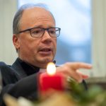 Der Trierer Bischof Stephan Ackermann. Foto: Harald Tittel/dpa/Archivbild