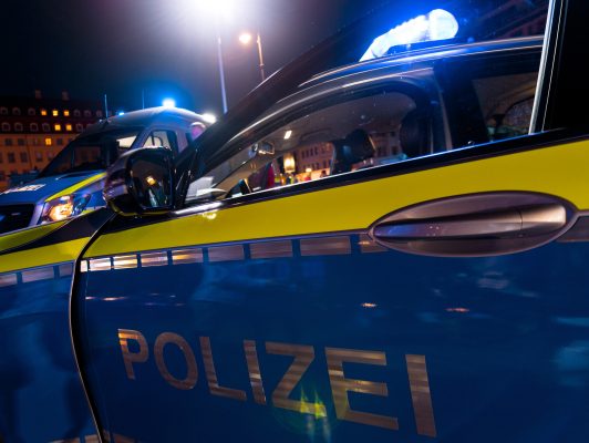 Nach dem Fund einer Leiche in Kaiserslautern hat die Polizei nun einen dringend Tatverdächtigen festgenommen. Symbolfoto: Monika Skolimowska/ZB/dpa