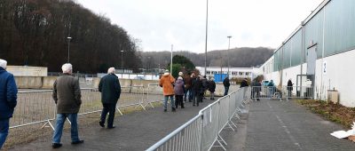 Bisher haben sich mehr als 3.300 Saarländer:innen gegen das Coronavirus impfen lassen. Archivfoto: BeckerBredel