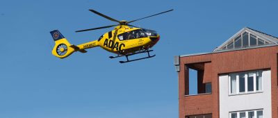 Ein Rettungshubschrauber brachte den Schwerverletzten ins Krankenhaus. Symbolfoto: Paul Zinken/dpa-Bildfunk