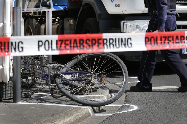 In St. Wendel ist ein 47-jähriger Fahrradfahrer bei einem Unfall schwer verletzt worden. Symbolfoto: picture alliance/dpa | Martin Gerten